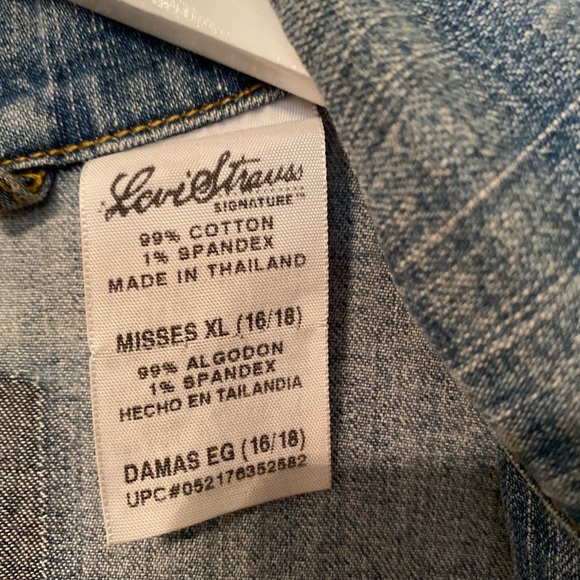Misses XL Levi Strauss Jean jacket. - Picture 2 of 3
